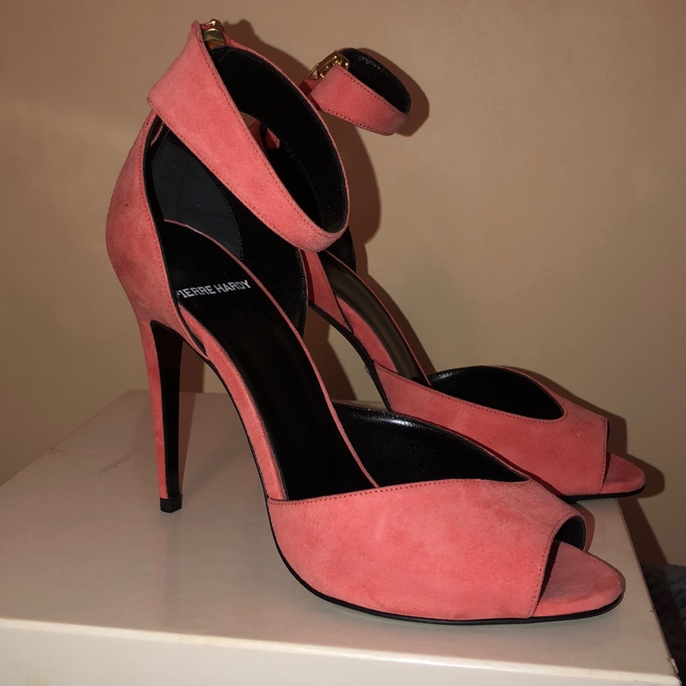 Shoes - Picture 2 of 4